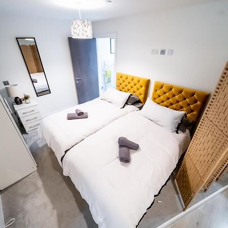 Bv Spacious 1-Bedroom Apartment Close To Town Center - Sleeps 6 Bradford  Eksteriør billede