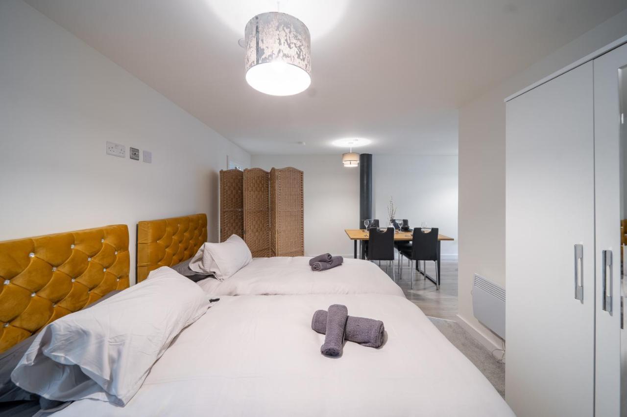 Bv Spacious 1-Bedroom Apartment Close To Town Center - Sleeps 6 Bradford  Eksteriør billede