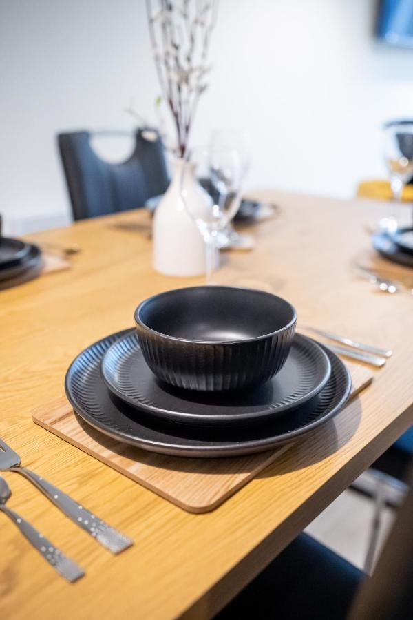 Bv Spacious 1-Bedroom Apartment Close To Town Center - Sleeps 6 Bradford  Eksteriør billede