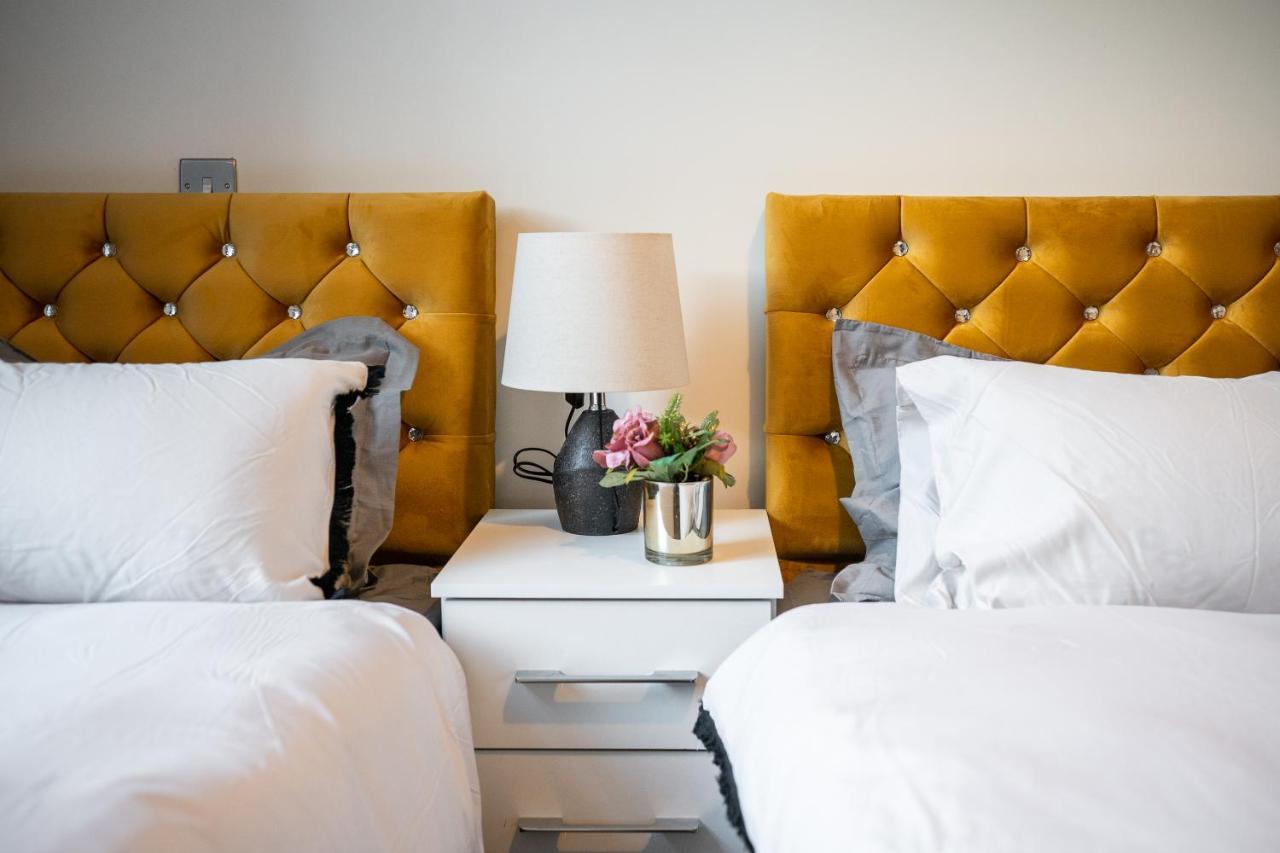 Bv Spacious 1-Bedroom Apartment Close To Town Center - Sleeps 6 Bradford  Eksteriør billede