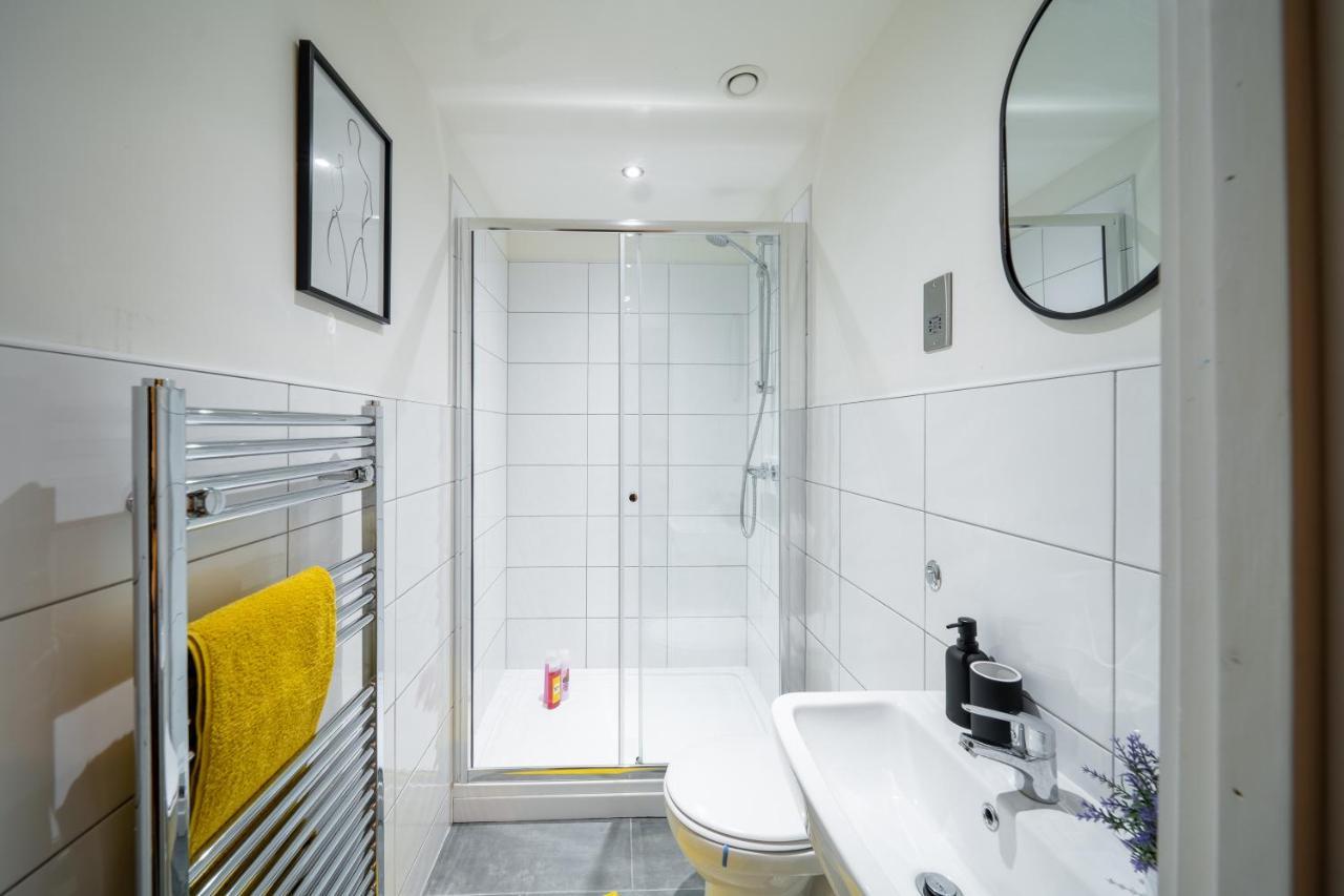Bv Spacious 1-Bedroom Apartment Close To Town Center - Sleeps 6 Bradford  Eksteriør billede