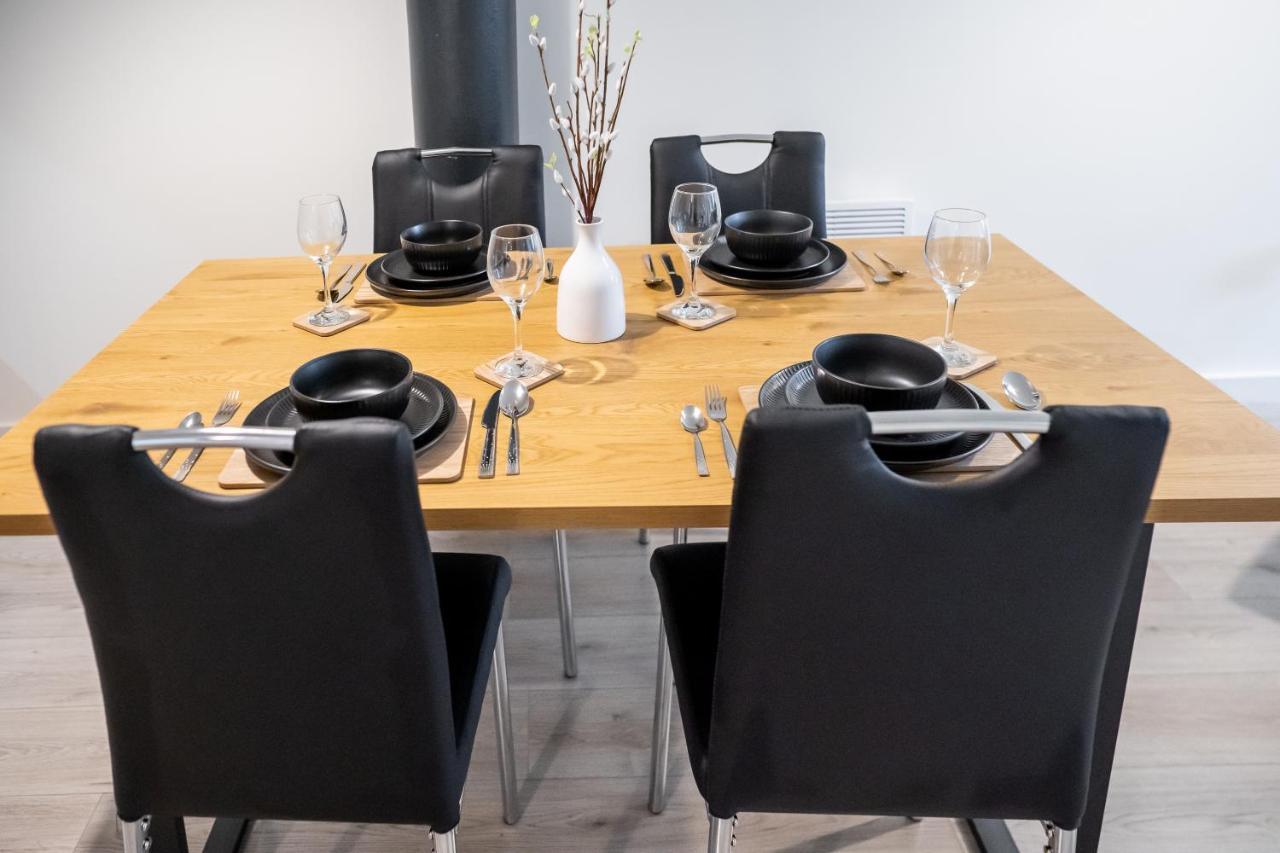 Bv Spacious 1-Bedroom Apartment Close To Town Center - Sleeps 6 Bradford  Eksteriør billede