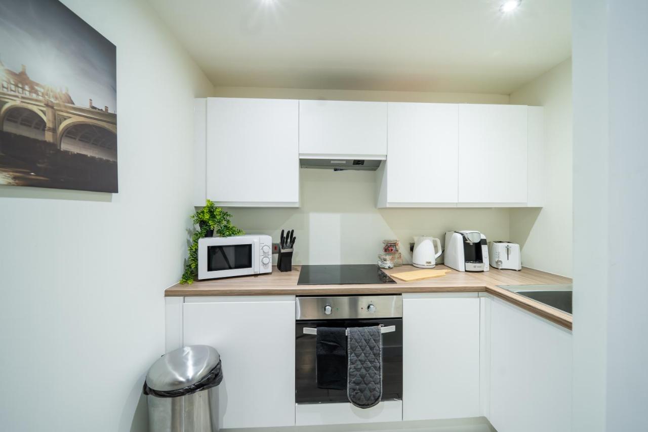 Bv Spacious 1-Bedroom Apartment Close To Town Center - Sleeps 6 Bradford  Eksteriør billede