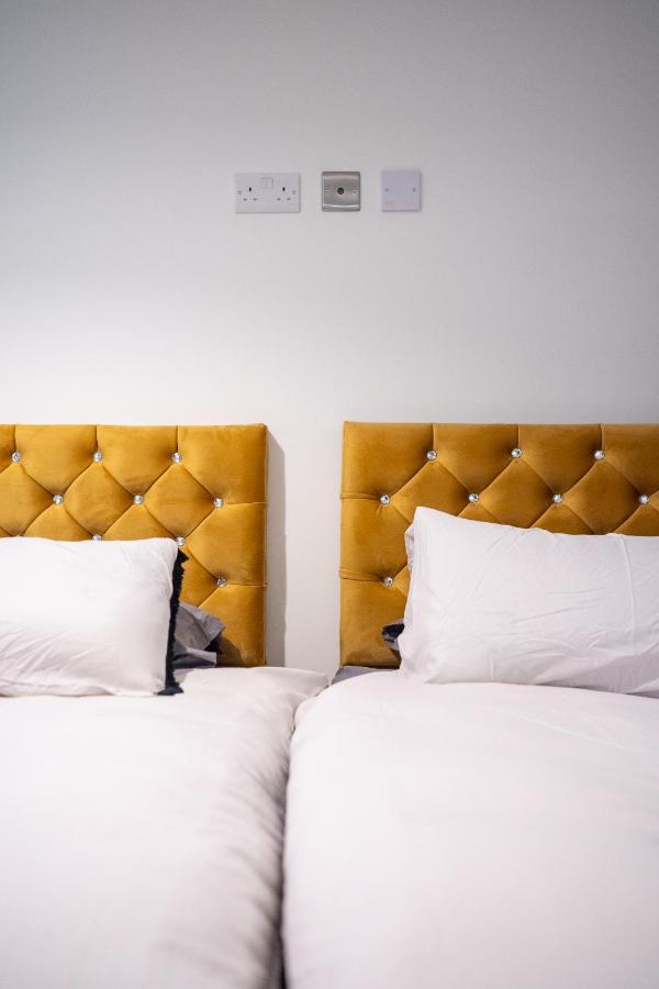 Bv Spacious 1-Bedroom Apartment Close To Town Center - Sleeps 6 Bradford  Eksteriør billede